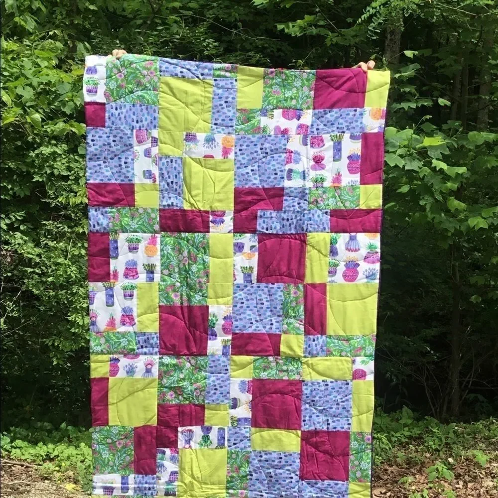 NWT. Hand Crafted Garden Print Quilt